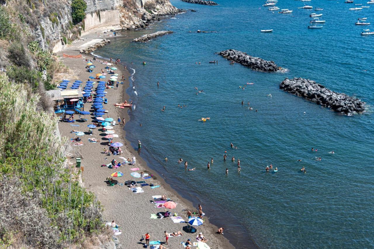Controvento In Villa Eldorado Procida Eksteriør billede